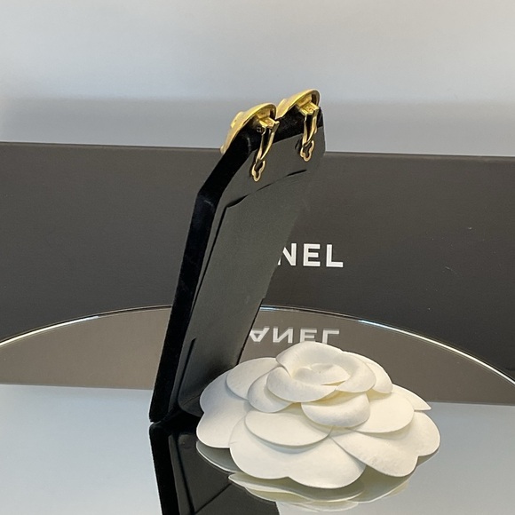 CHANEL Gold Iconic CC Logo Earrings - Picture 12 of 16